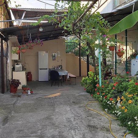 Na Shapsug Guest House Gagra Buitenkant foto