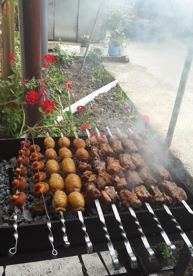Na Shapsug Guest House Gagra Buitenkant foto